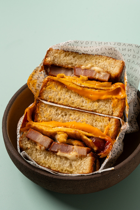 EGGS & BACON SANDO